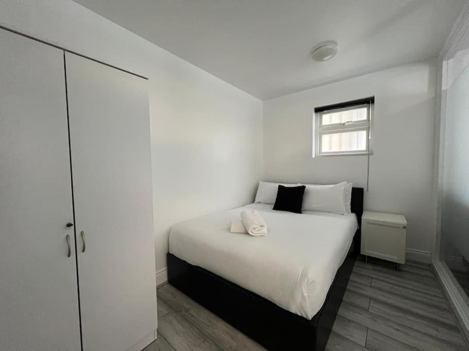 Casa de férias Golders - Modern One Bed