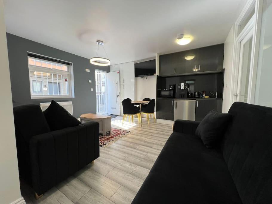 Casa de férias Golders - Modern One Bed