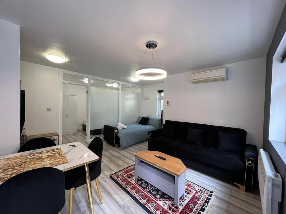 Casa de férias Golders - Modern One Bed